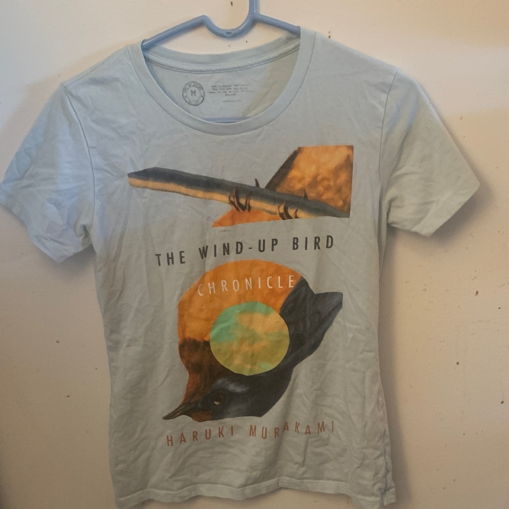 Out of Print Sky Blue 'The Wind-Up Bird Chronicle' Tshirt Haruki Mirakami SZ M😍